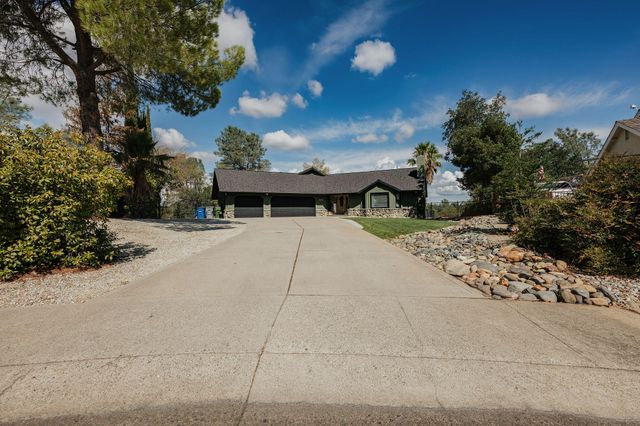 4204 Sudden Wind Court, Redding, CA 96001