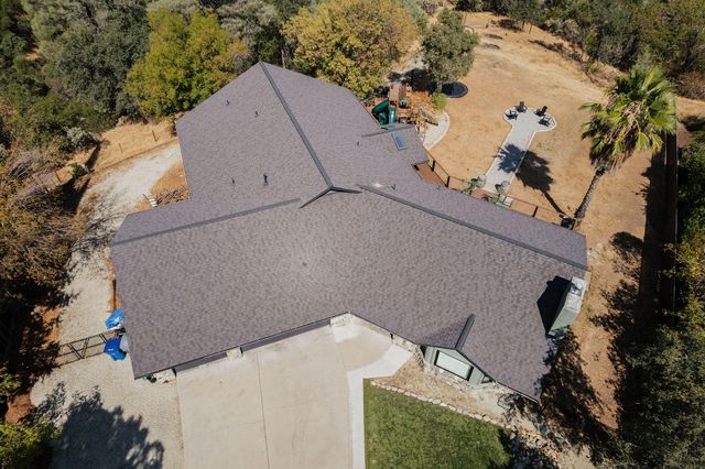 4204 Sudden Wind Court, Redding, CA 96001