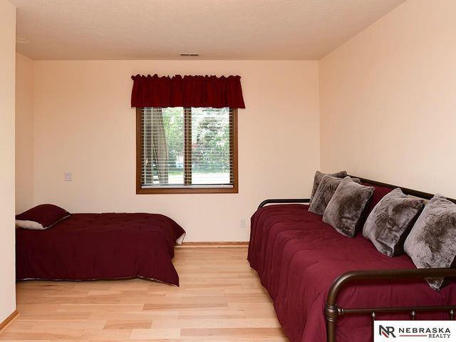 15835 Burt Street, Omaha, NE 68118