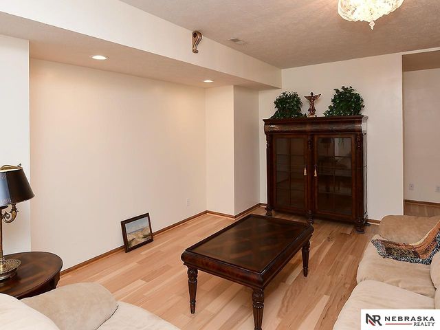 15835 Burt Street, Omaha, NE 68118