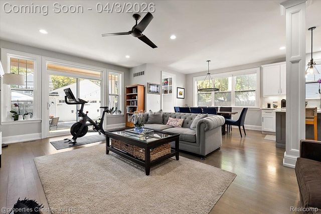 929 N Pleasant Street, Royal Oak, MI 48067