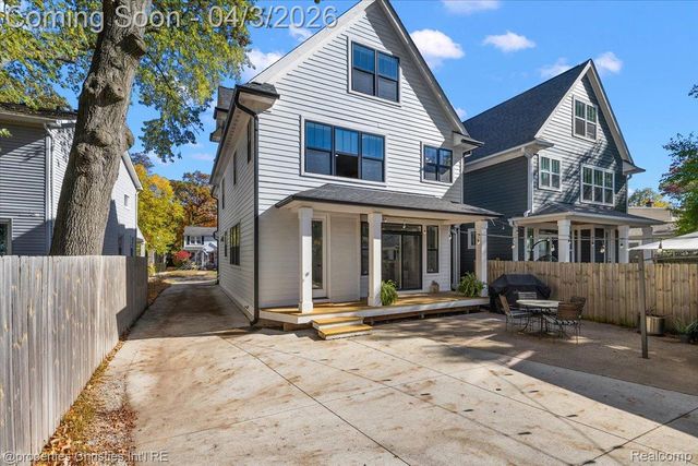 929 N Pleasant Street, Royal Oak, MI 48067