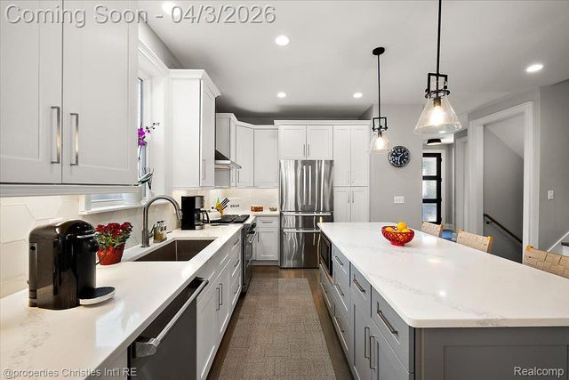 929 N Pleasant Street, Royal Oak, MI 48067