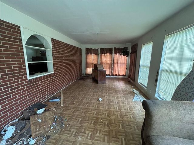 5108 Summit Avenue, Greensboro, NC 27401