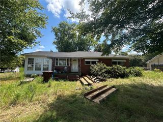 5108 Summit Avenue, Greensboro, NC 27401