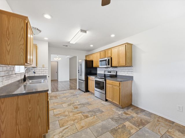 6003 Brookfall Drive, Arlington, TX 76018