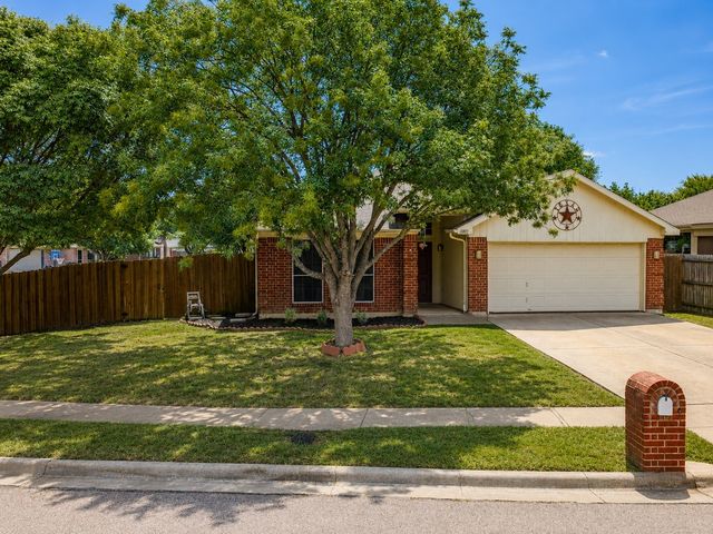 6003 Brookfall Drive, Arlington, TX 76018