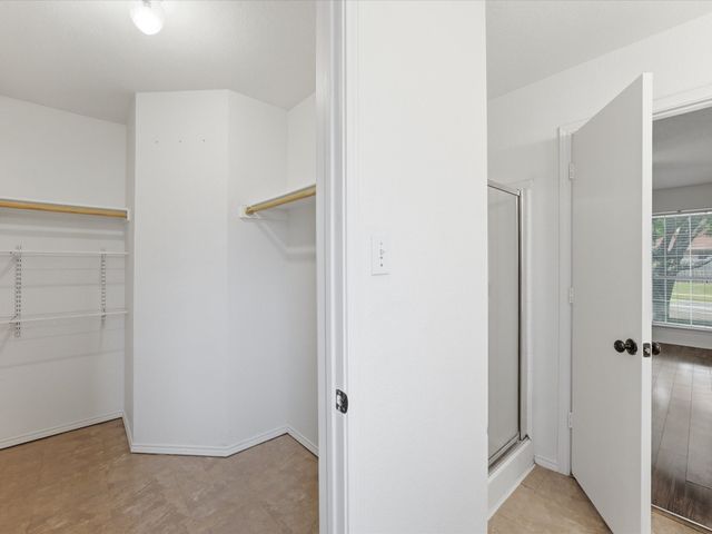 6003 Brookfall Drive, Arlington, TX 76018