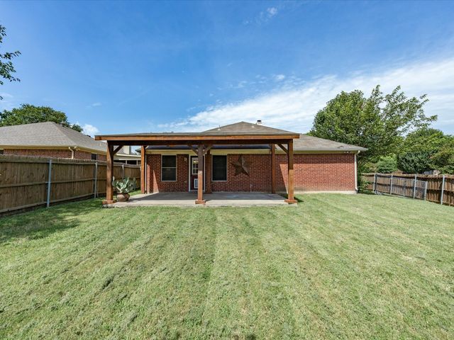 6003 Brookfall Drive, Arlington, TX 76018