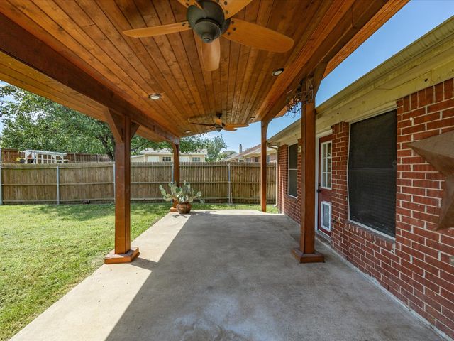 6003 Brookfall Drive, Arlington, TX 76018