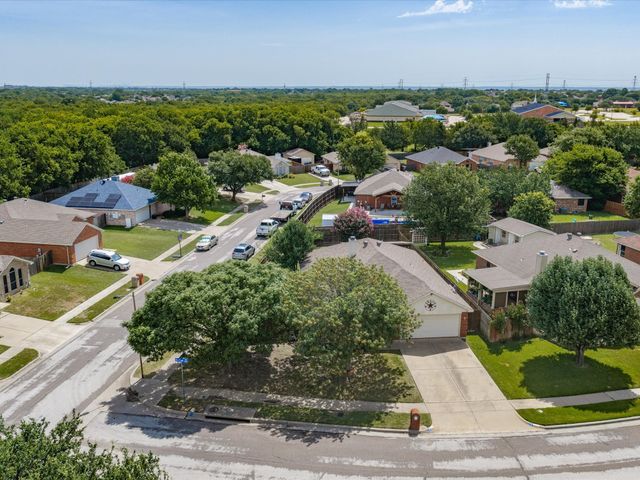 6003 Brookfall Drive, Arlington, TX 76018