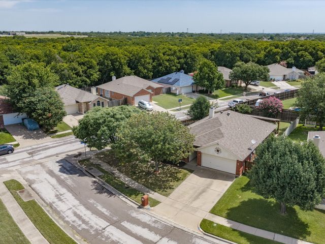 6003 Brookfall Drive, Arlington, TX 76018