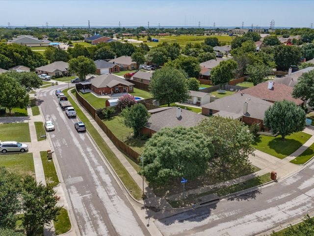 6003 Brookfall Drive, Arlington, TX 76018