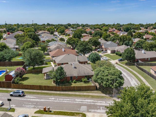 6003 Brookfall Drive, Arlington, TX 76018