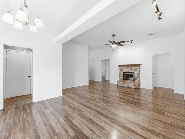 6003 Brookfall Drive, Arlington, TX 76018
