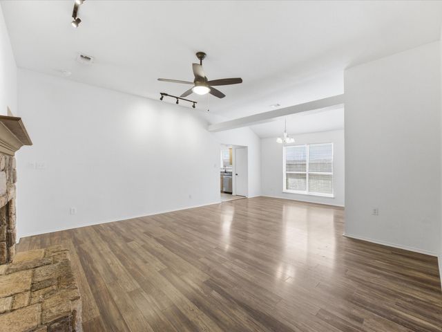 6003 Brookfall Drive, Arlington, TX 76018