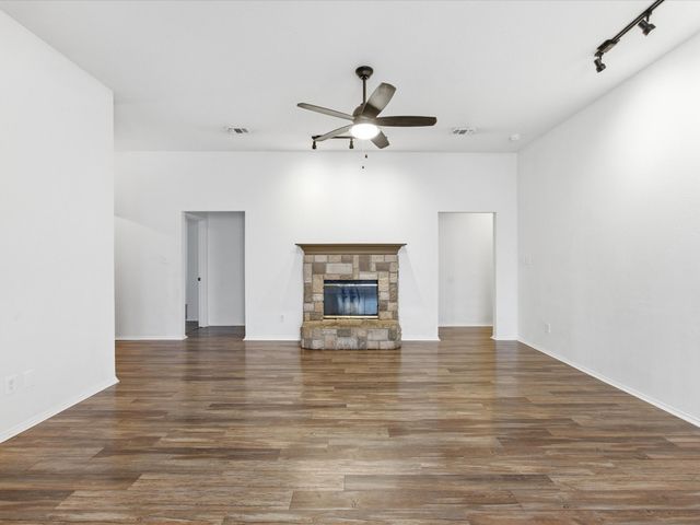 6003 Brookfall Drive, Arlington, TX 76018