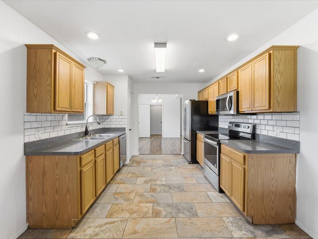 6003 Brookfall Drive, Arlington, TX 76018