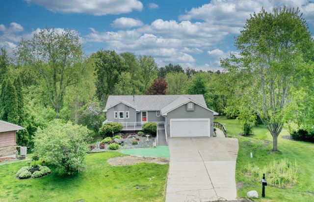 8751 212th Street Court N, Forest Lake, MN 55025