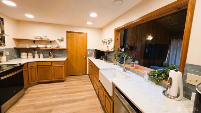 30708 N Place, Ocean Park, WA 98640