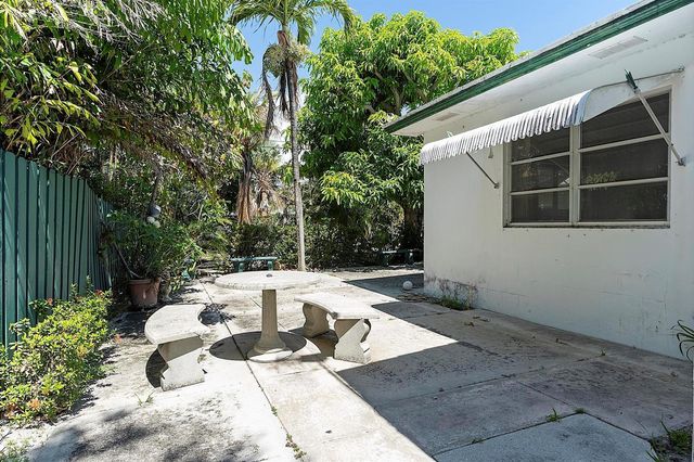 215 N M Street, Lake Worth Beach, FL 33460