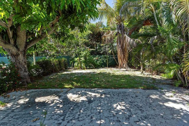 215 N M Street, Lake Worth Beach, FL 33460