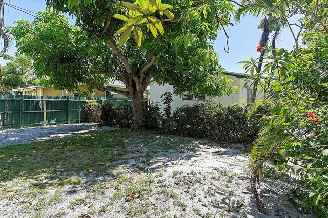 215 N M Street, Lake Worth Beach, FL 33460