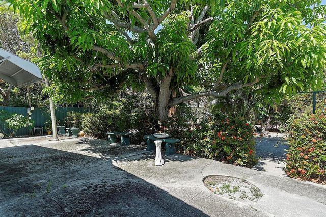 215 N M Street, Lake Worth Beach, FL 33460
