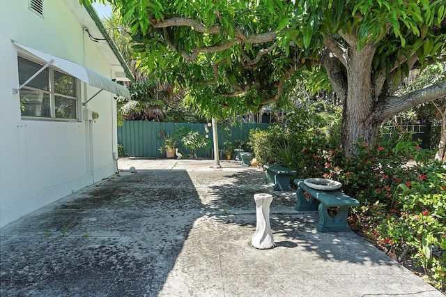 215 N M Street, Lake Worth Beach, FL 33460