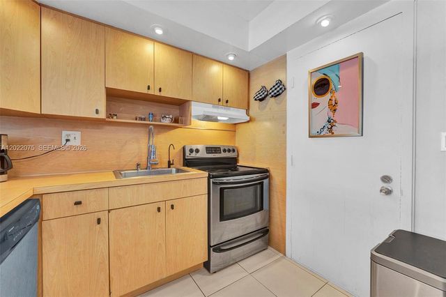 600 Three Islands Blvd 1615, Hallandale Beach, FL 33009