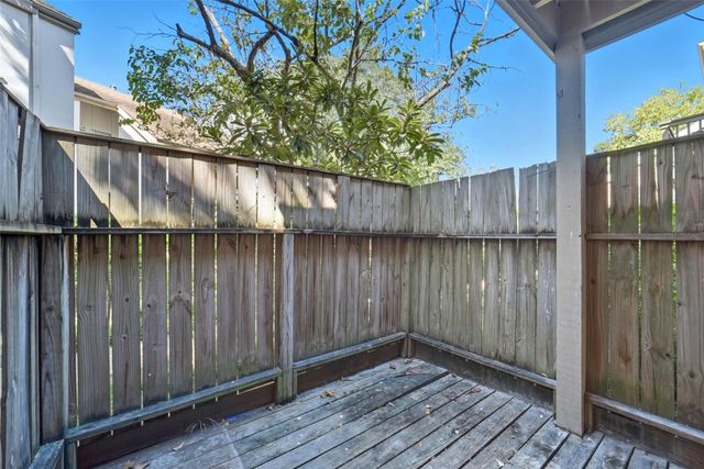 2100 Tanglewilde Street 625, Houston, TX 77063