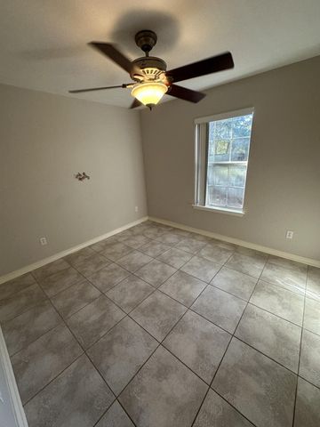 1933 Sparrow Lane, Navarre, FL 32566