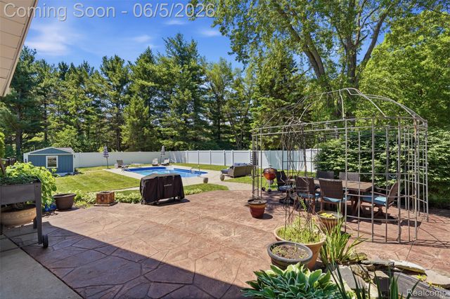 5080 Pleasant Valley Road, Brighton Township, MI 48114