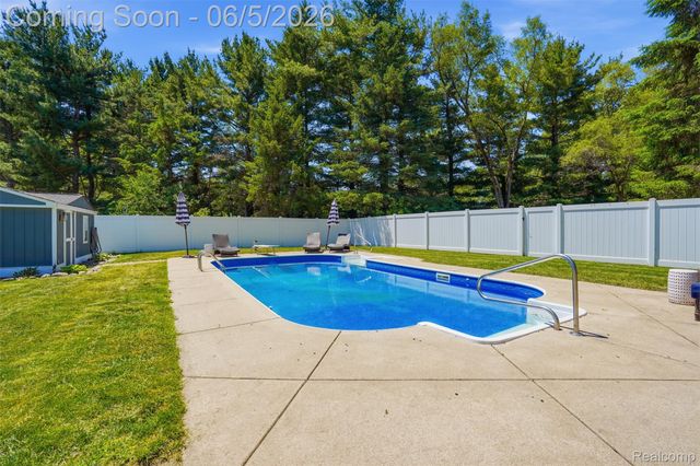 5080 Pleasant Valley Road, Brighton Township, MI 48114