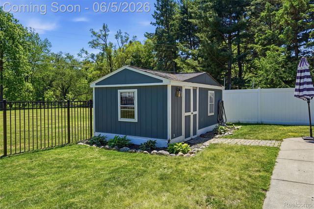 5080 Pleasant Valley Road, Brighton Township, MI 48114
