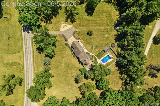 5080 Pleasant Valley Road, Brighton Township, MI 48114