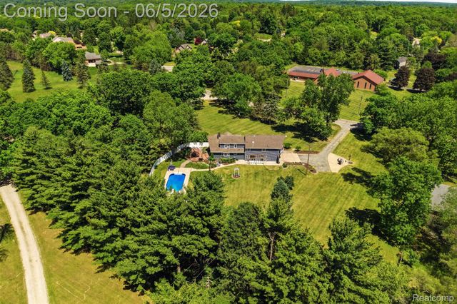 5080 Pleasant Valley Road, Brighton Township, MI 48114