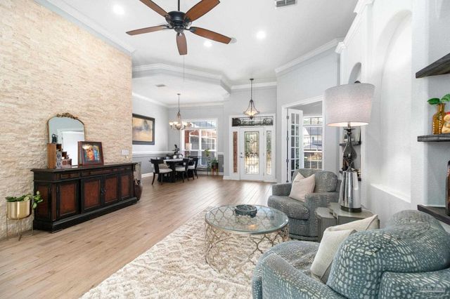 958 Bucyrus Ln, Cantonment, FL 32533