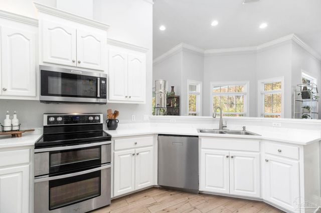 958 Bucyrus Ln, Cantonment, FL 32533