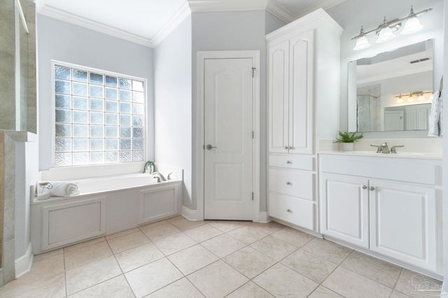 958 Bucyrus Ln, Cantonment, FL 32533