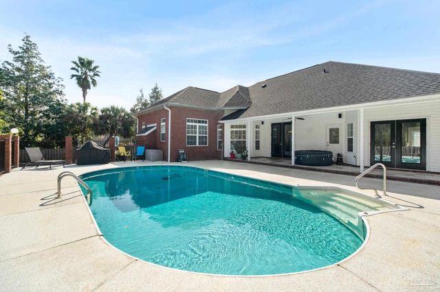 958 Bucyrus Ln, Cantonment, FL 32533