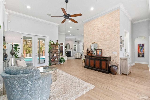 958 Bucyrus Ln, Cantonment, FL 32533