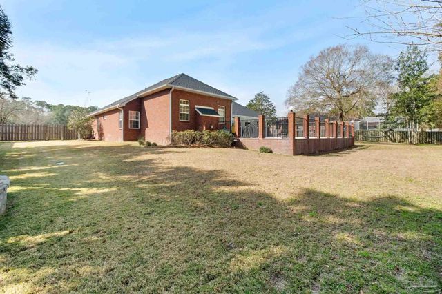 958 Bucyrus Ln, Cantonment, FL 32533