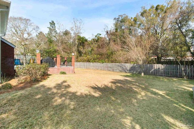 958 Bucyrus Ln, Cantonment, FL 32533