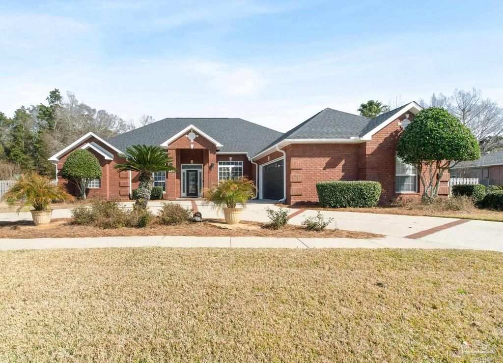 958 Bucyrus Ln, Cantonment, FL 32533