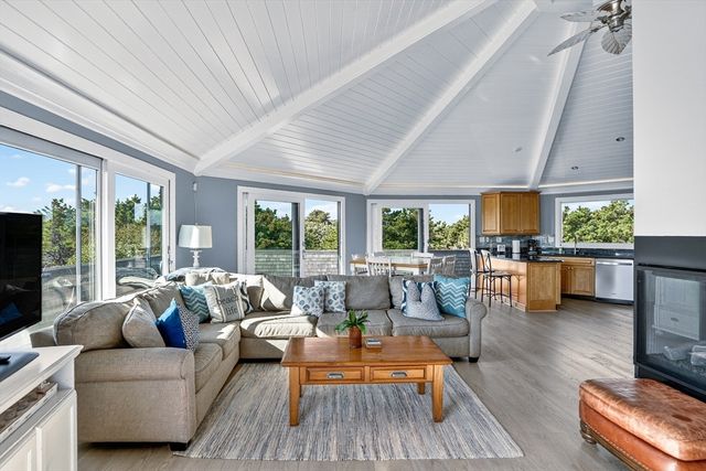 76 Washque Ave, Edgartown, MA 02539