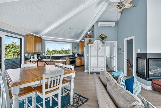 76 Washque Ave, Edgartown, MA 02539