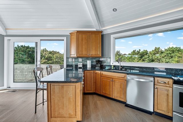 76 Washque Ave, Edgartown, MA 02539