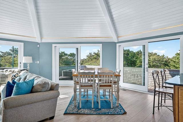 76 Washque Ave, Edgartown, MA 02539