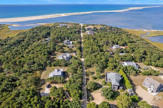 76 Washque Ave, Edgartown, MA 02539